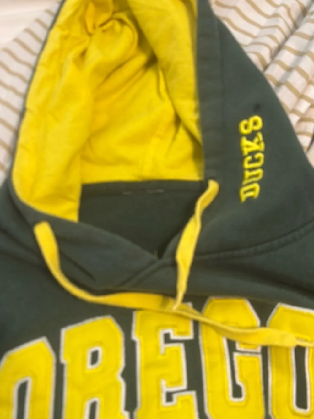 Youth L/XL Oregon Ducks sweatshirt